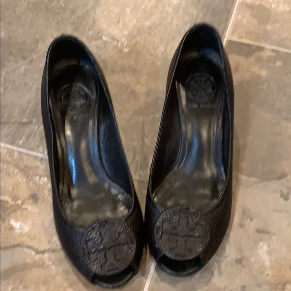 Tory Burch wedge black in size 36